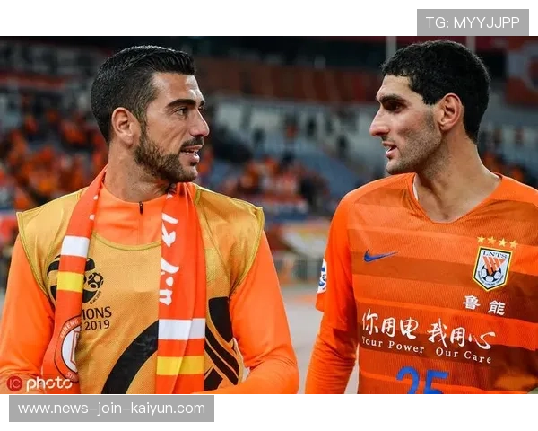 弗兰兹在训练中撑起高强度对抗